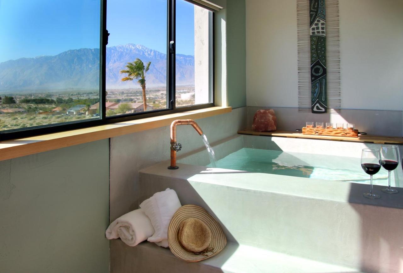 Azure Palm Hot Springs Hotel Desert Hot Springs Exterior photo